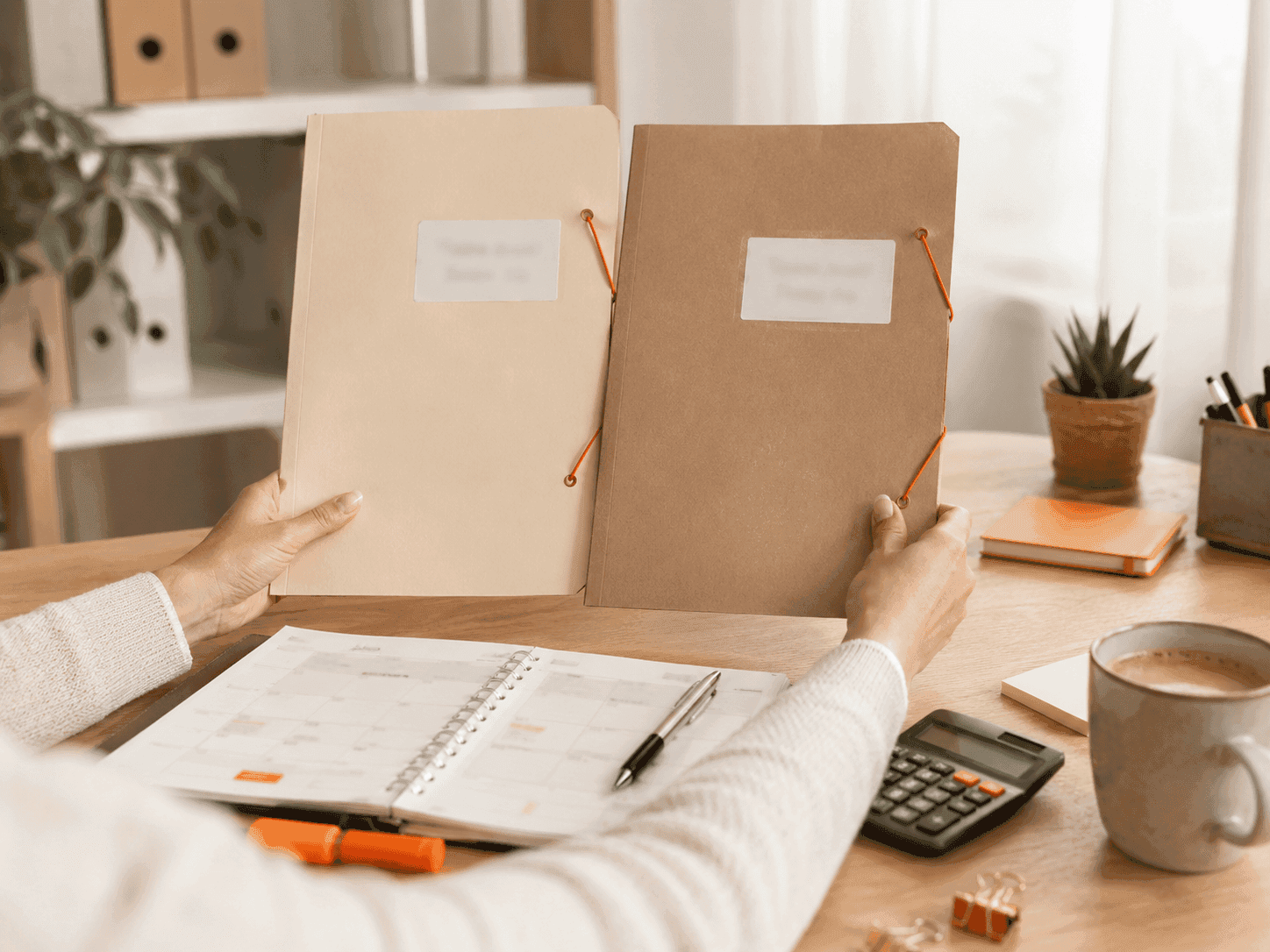 Cumul auto-entrepreneur et salarie 2026 — clause exclusivite, plafond 77 700 EUR, cumul ARE Pole Emploi 60 % deduits, fiscalite IR, audit Resolveur Pro