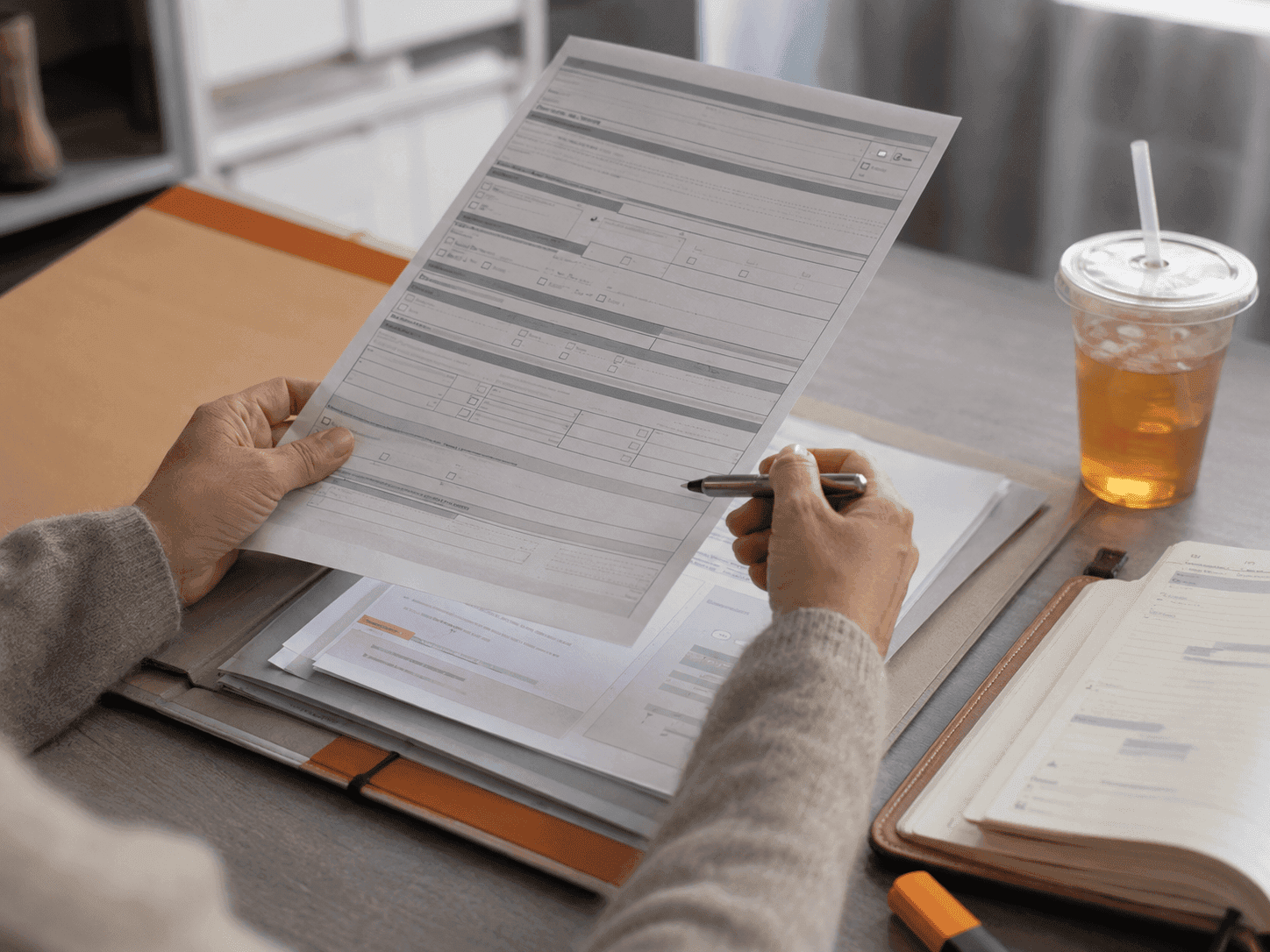 Refuser une succession — procedure au greffe (45 EUR), consequences, delais 4 mois, alternative ACAN. Audit Resolveur Expert avocat obligatoire avant.
